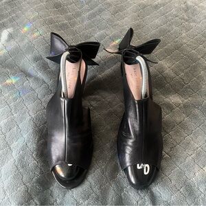 Kate Spade Black leather Peep-Toe Heels with Bow on back 9.5